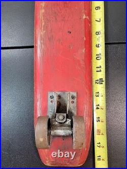 RARE VINTAGE SKATEBOARD METAL WHEELS DURO 101 999 RED Toy Collectible 1960s RARE VINTAGE SKATEBOARD METAL WHEELS DURO 101 999 RED Toy Collectible 1960s